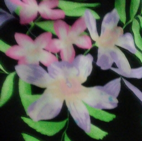 A flower dress with a trail - Picture 2 of 3